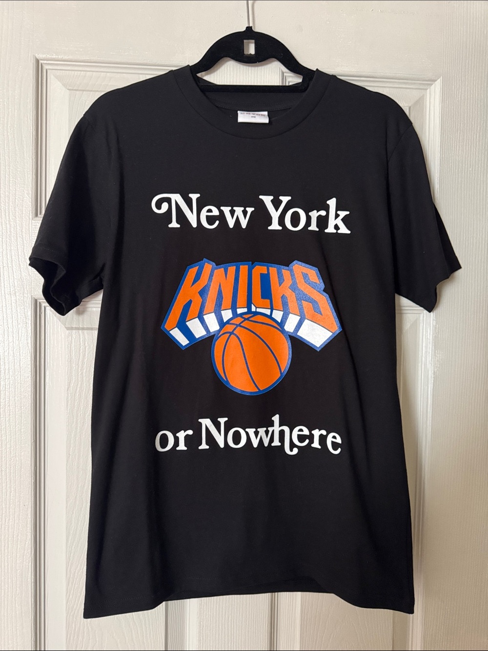 New York Knicks Black Graphic Tee - New with tag